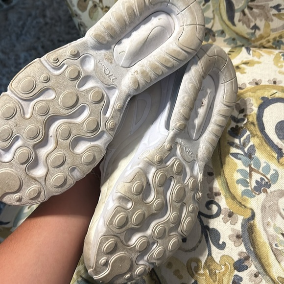 Nike shoes - Picture 3 of 3